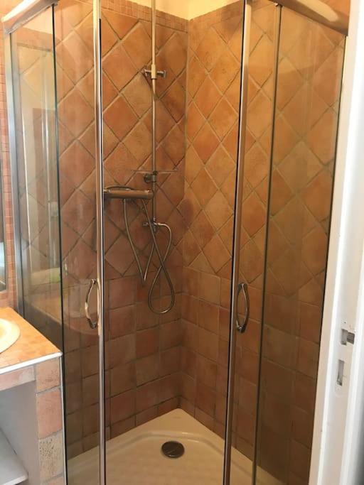 Location Studio Place Du Marche 4Eme Etage Bastia  Luaran gambar